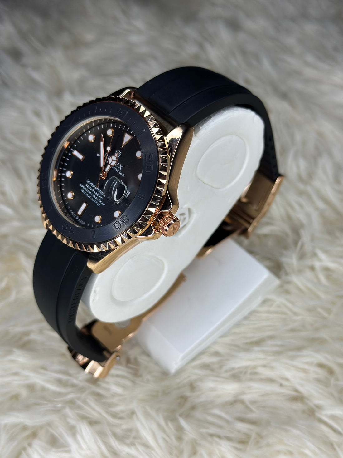 Luxury Black & Gold Oyster Perpetual Date Watch with Rubber Strap